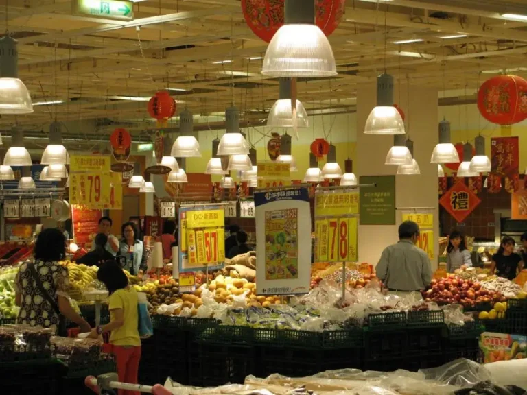 market in Taiwan.jpg