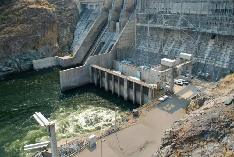Hells_Canyon_Dam