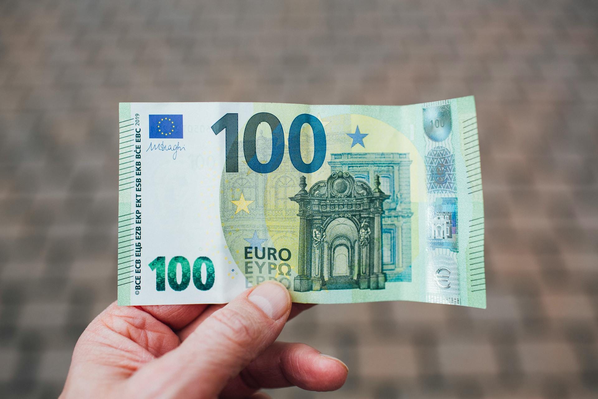 EU delays retaliatory tariffs