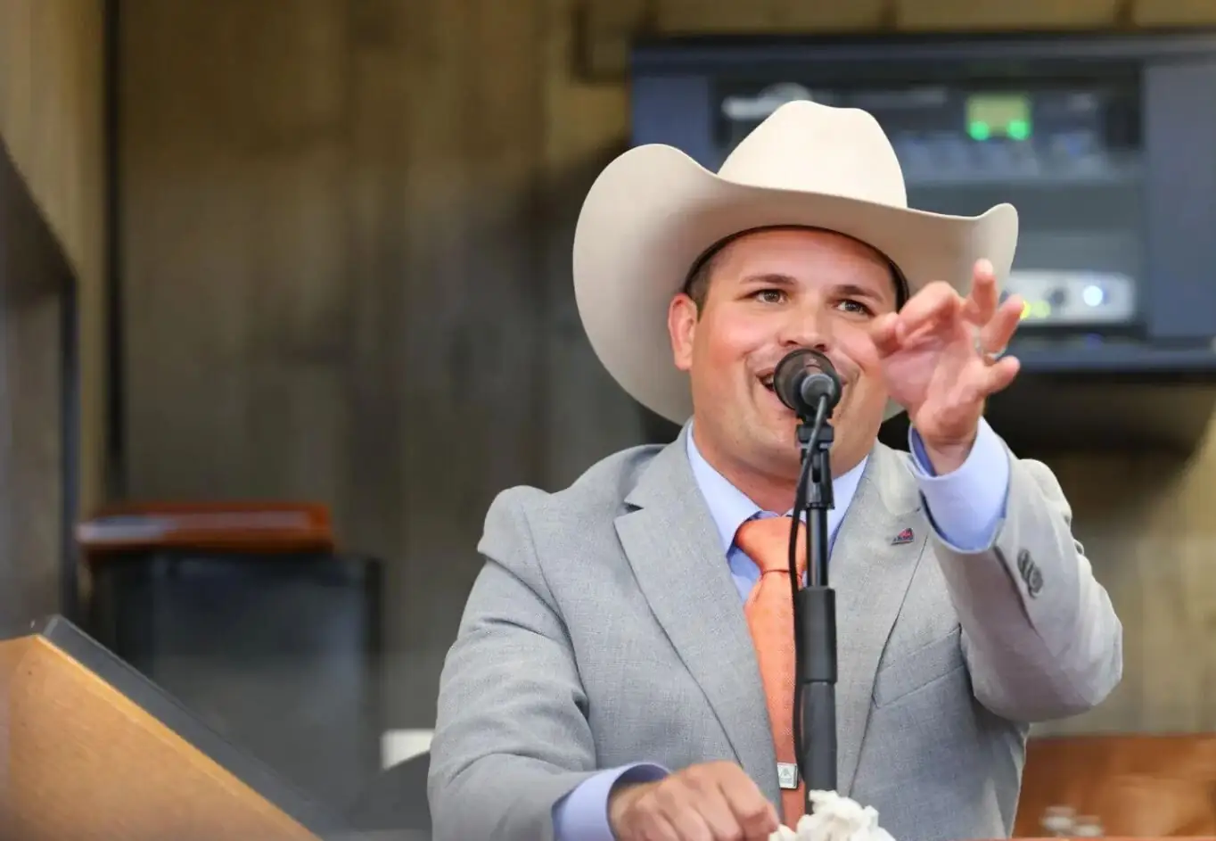 Epperly wins 2022 World Livestock Auctioneer Championship