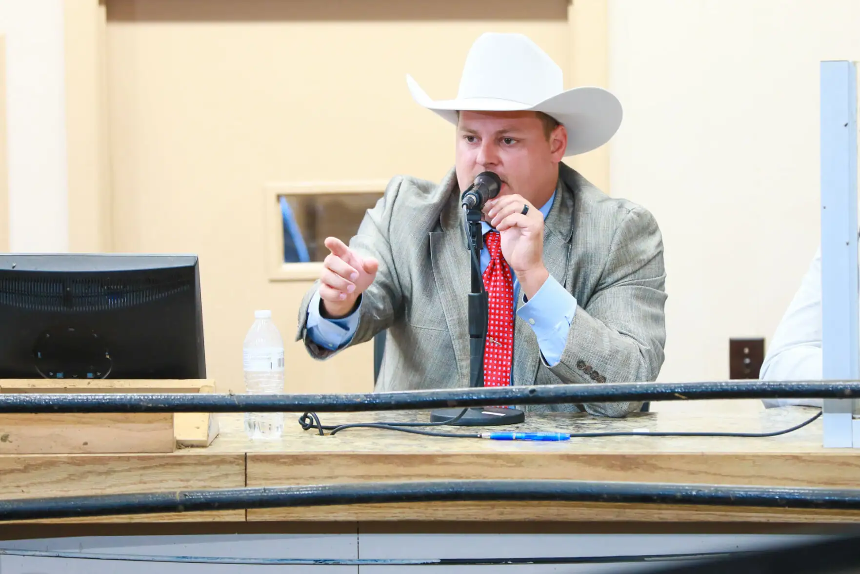 Bradley wins 2021 World Livestock Auctioneer Championship